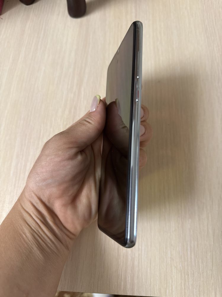 Продам телефон HUAWEI P30