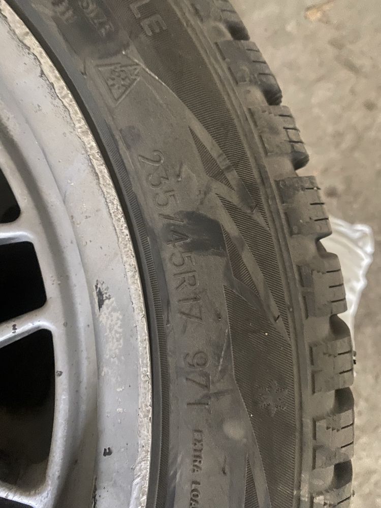 Продам резину с дисками R17