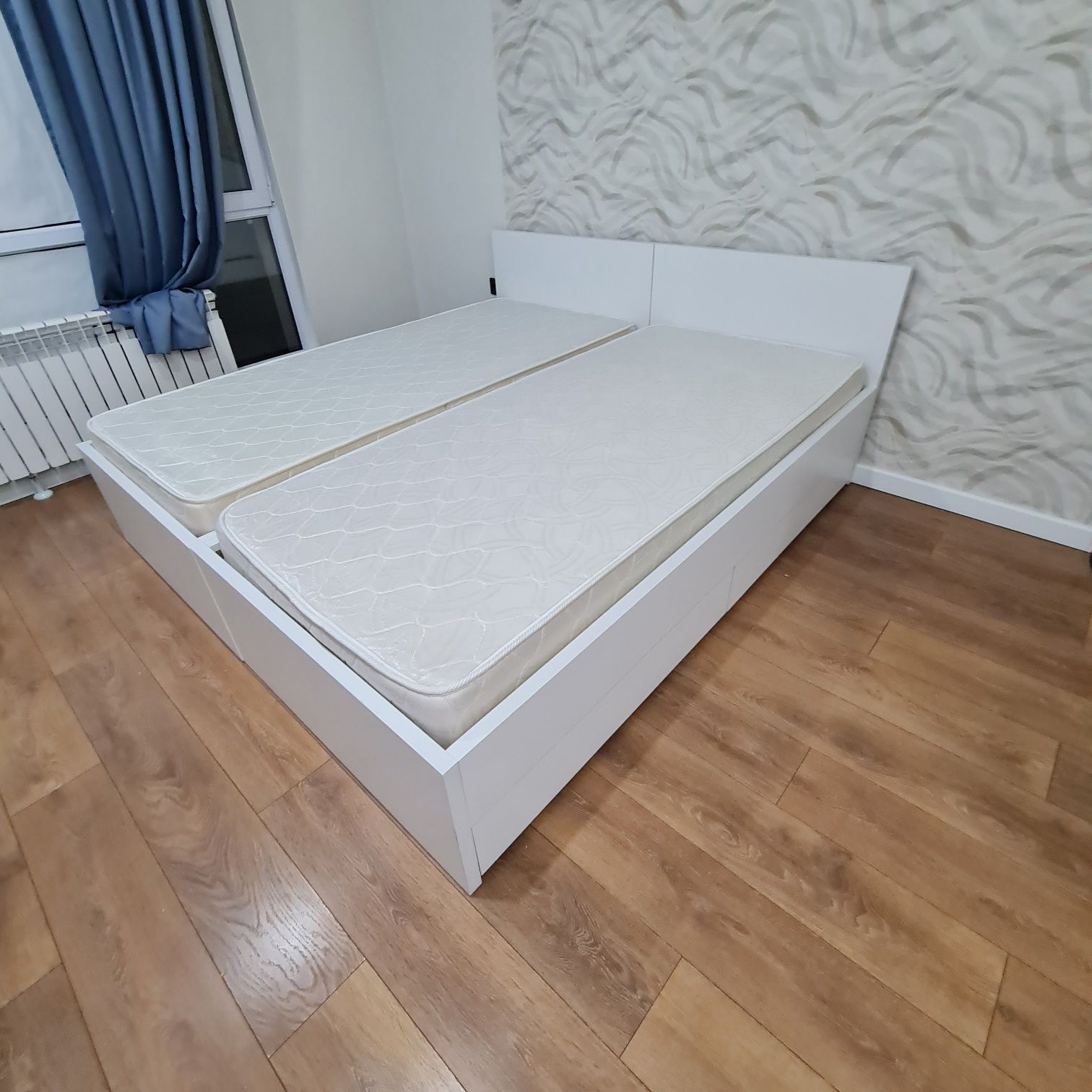 Кровать с выдвижными ящиками