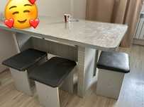 Кухонный стол и стулья