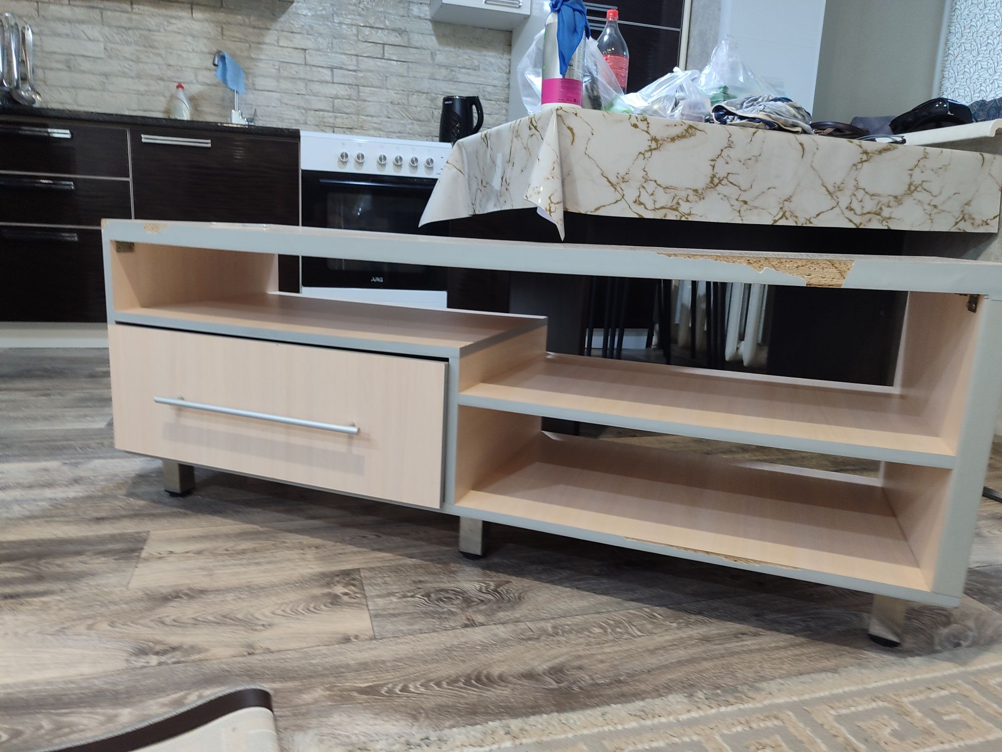 Продам тумбочку под телевизор