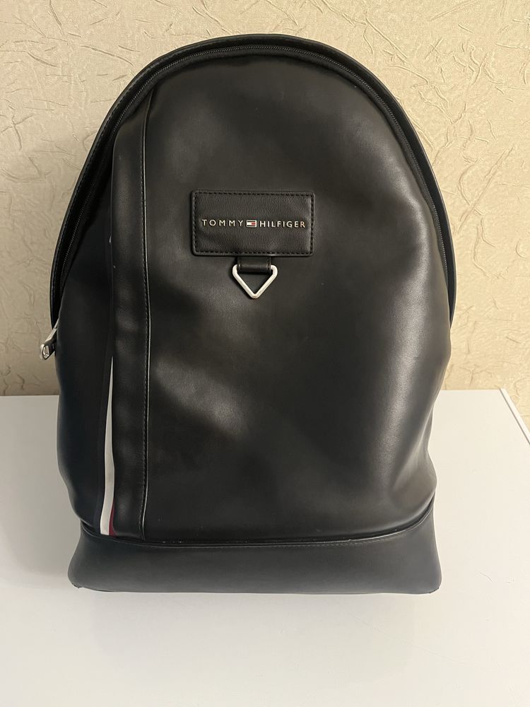 Продам рюкзак Tommy Hilfiger