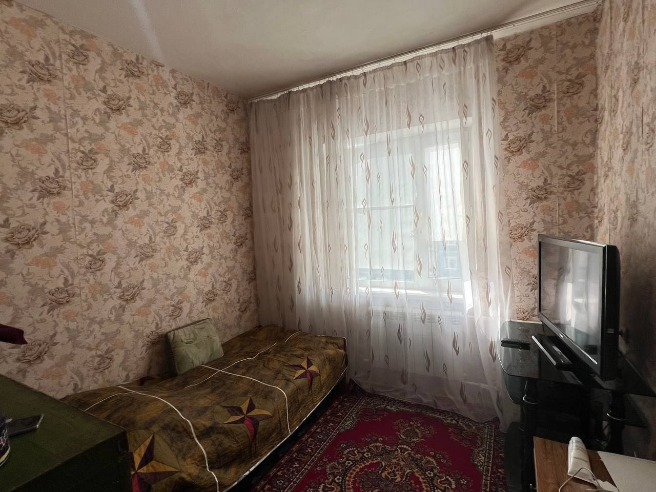Продаётся или обменяется 4х комнатная лен.пр. Абая 65 на 5 этаже