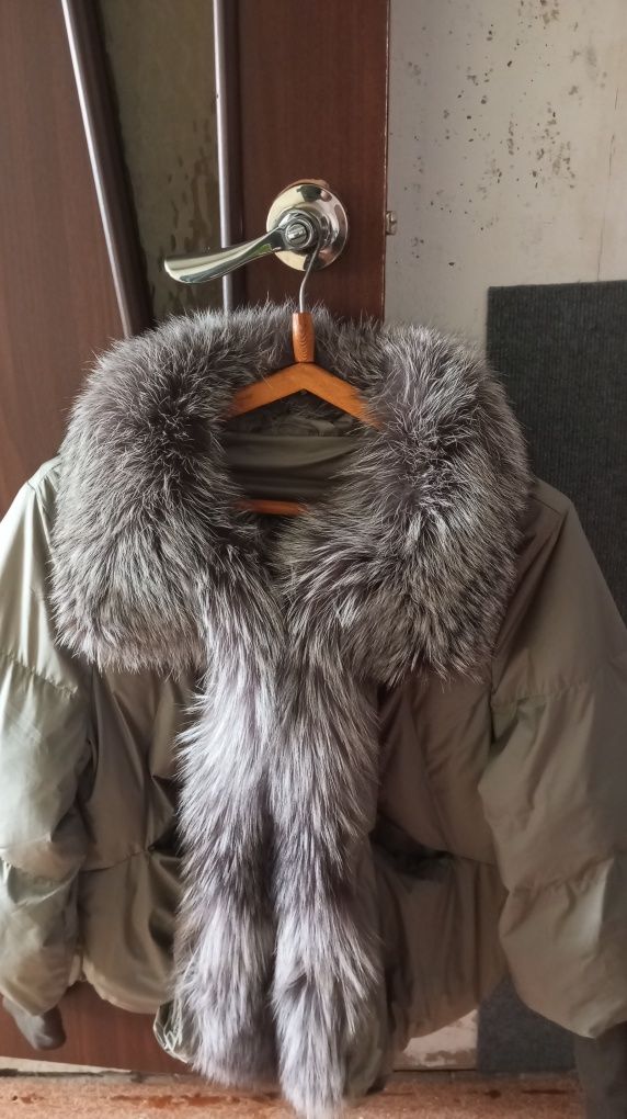 Продам куртку женскую