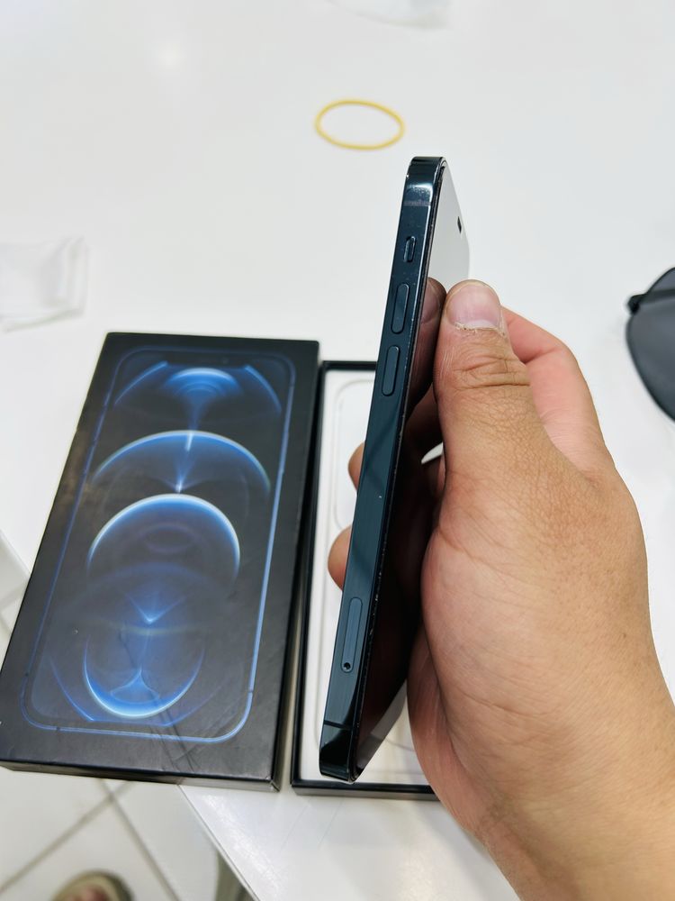 Iphone 12 Pro синий