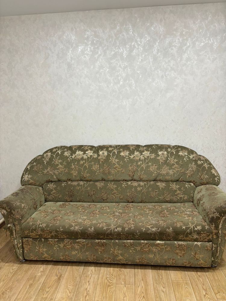 Продам диван с креслом в зал
