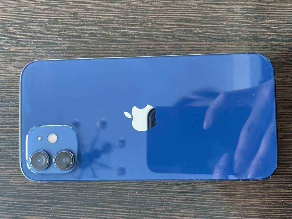 Телефон iPhone 12