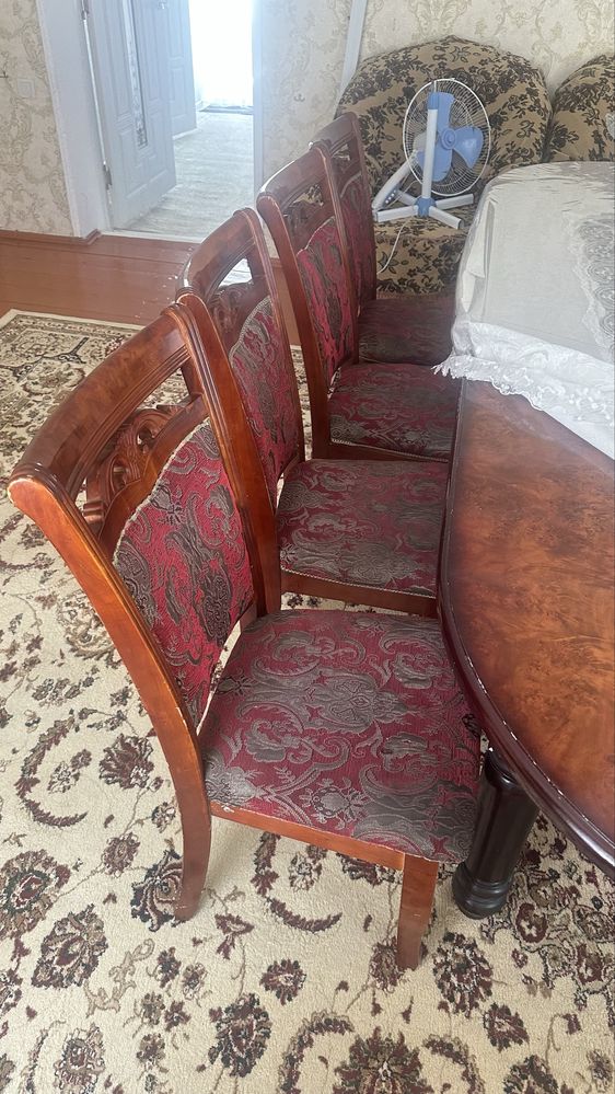 Продам стол со стульями 3,50 стол и 14 стульев