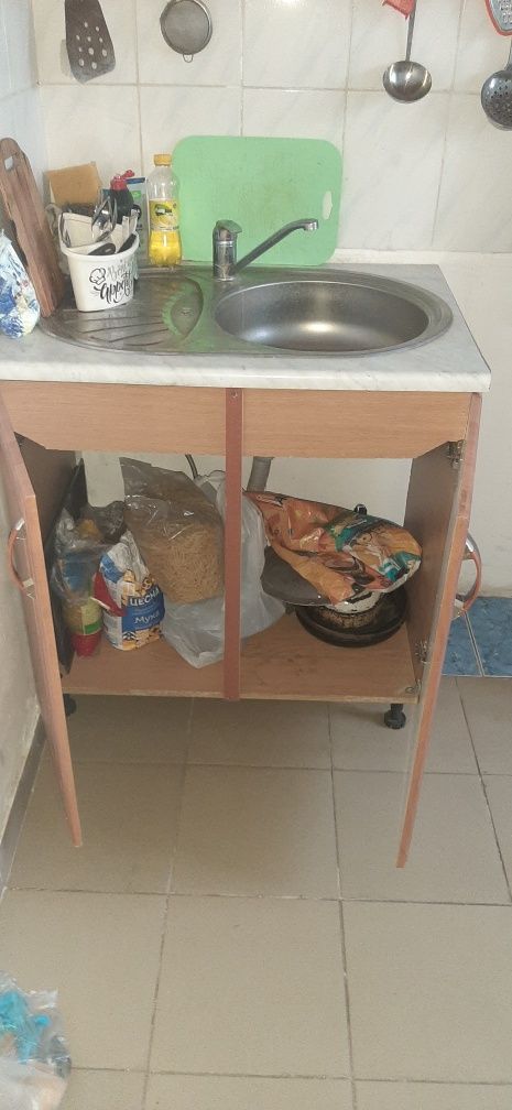 Кухонные шкафы верхний и нижний