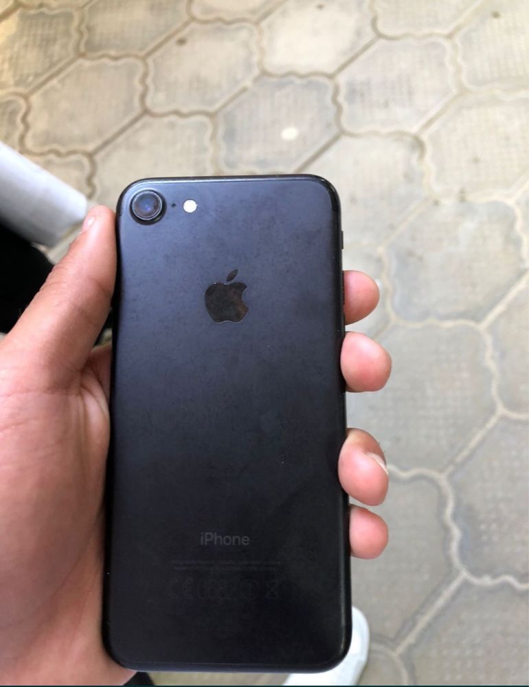 Продам телефон Apple 7