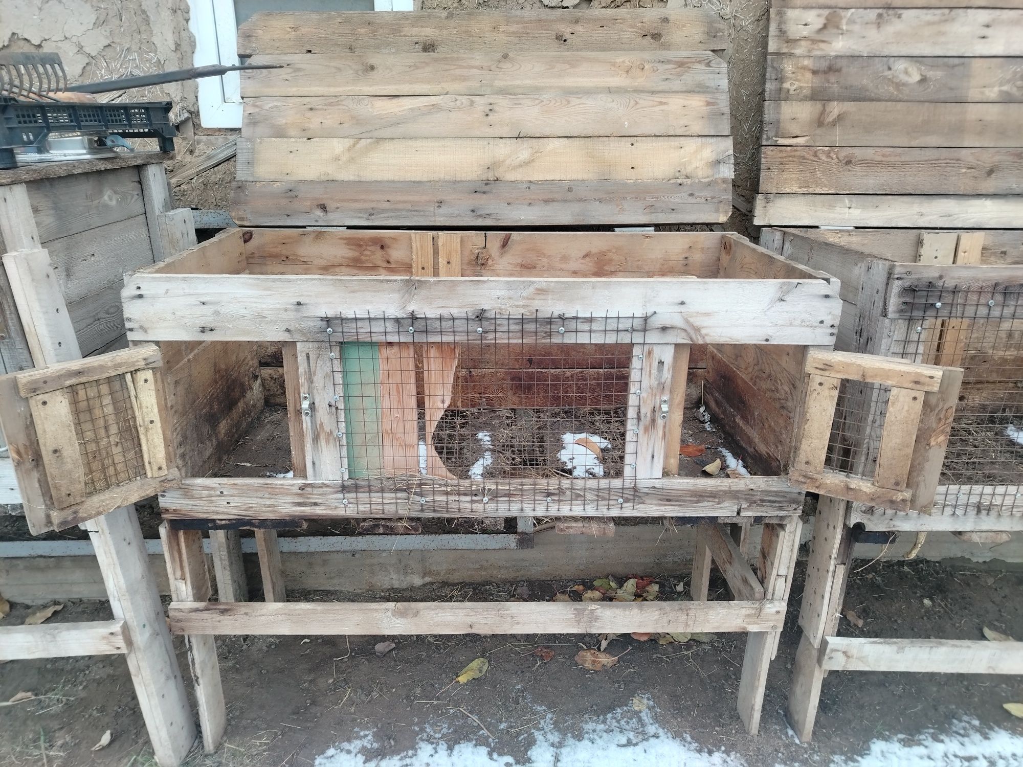 Продам клетку для кроликов,  курей
