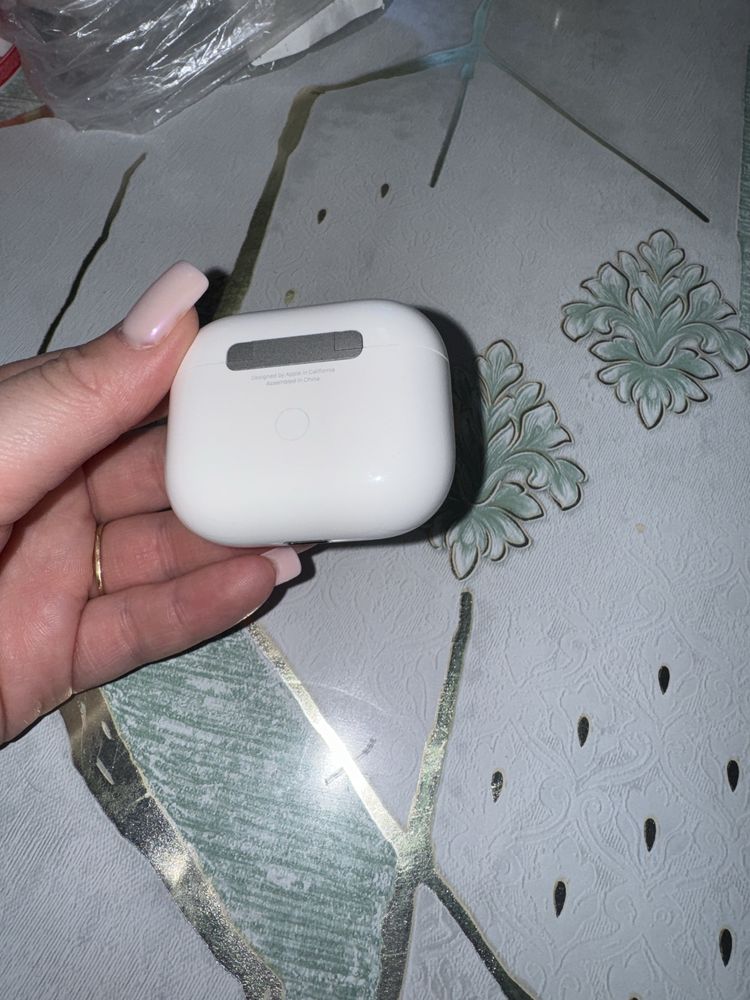 Продам airpods 3