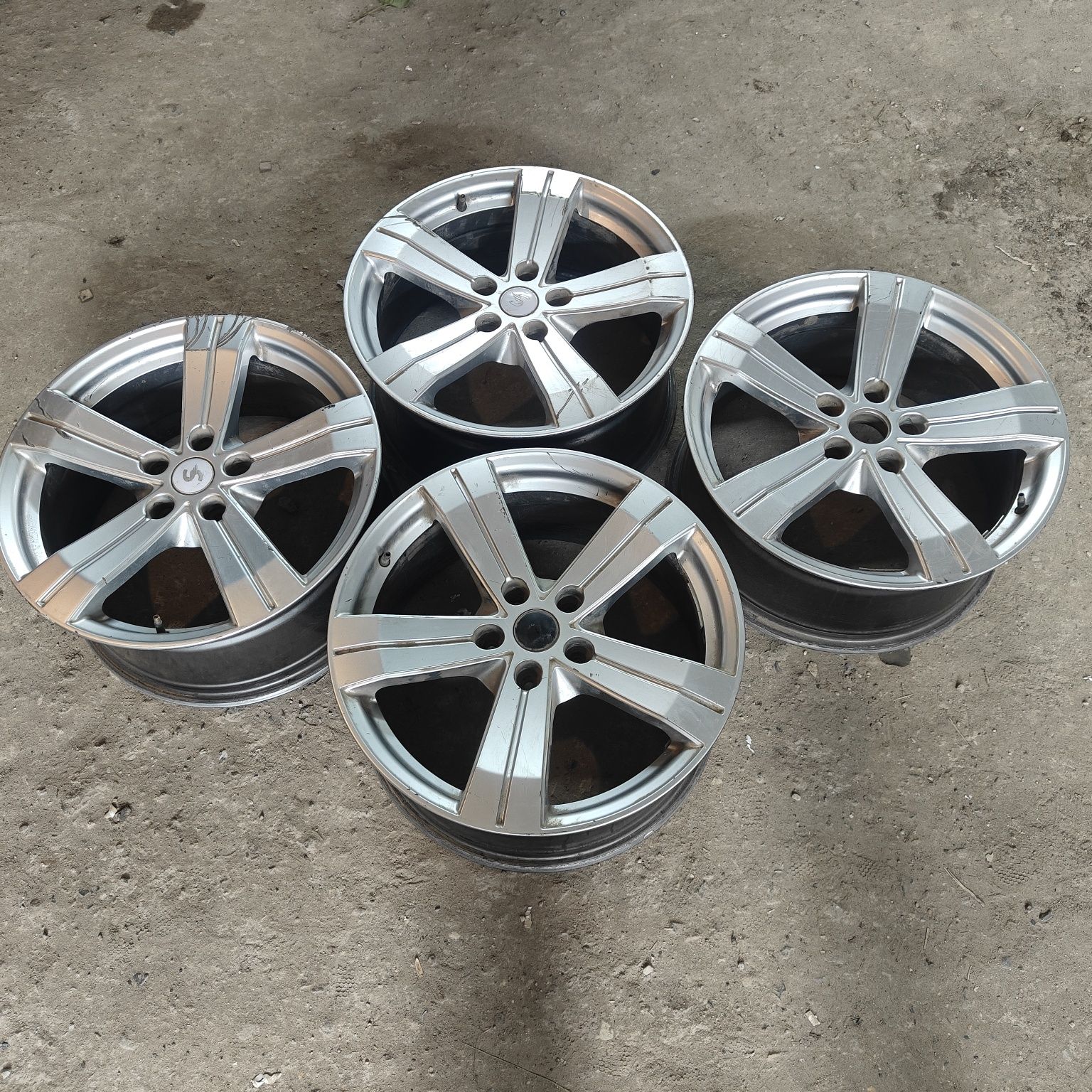 R18 PCD 5 *114,3 Комплект легкосплавных дисков