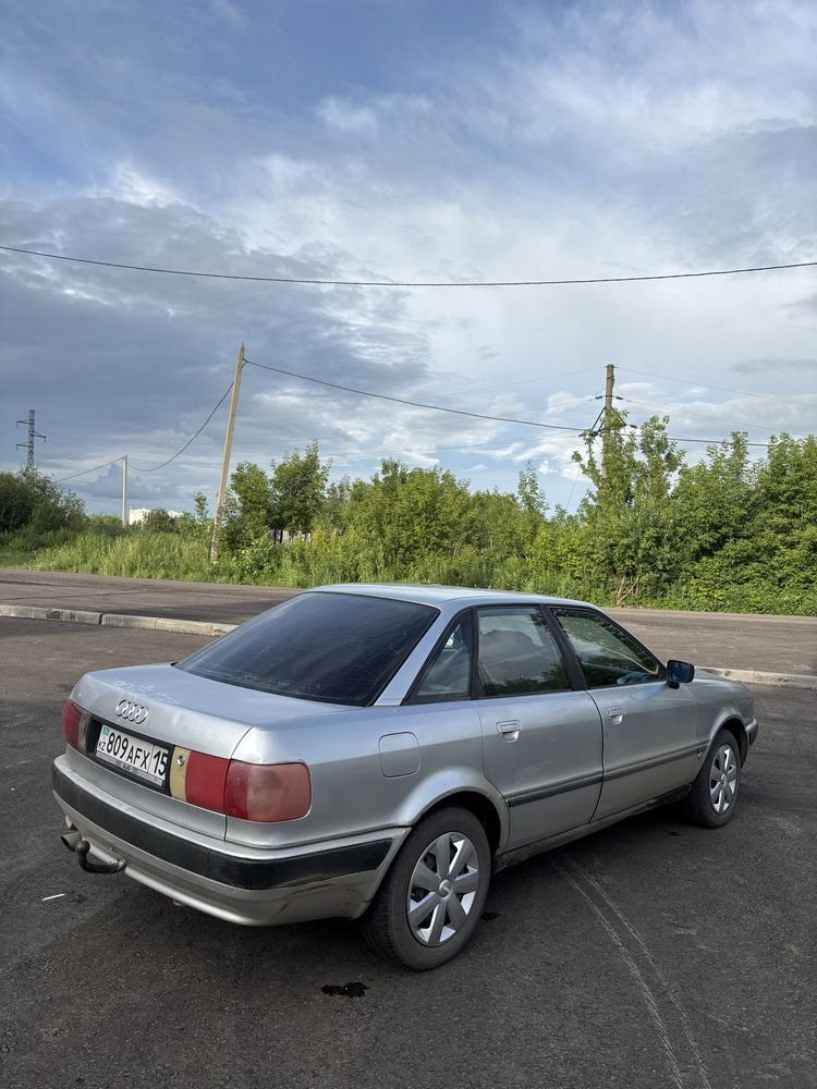 Продам машину ауди 80 б4