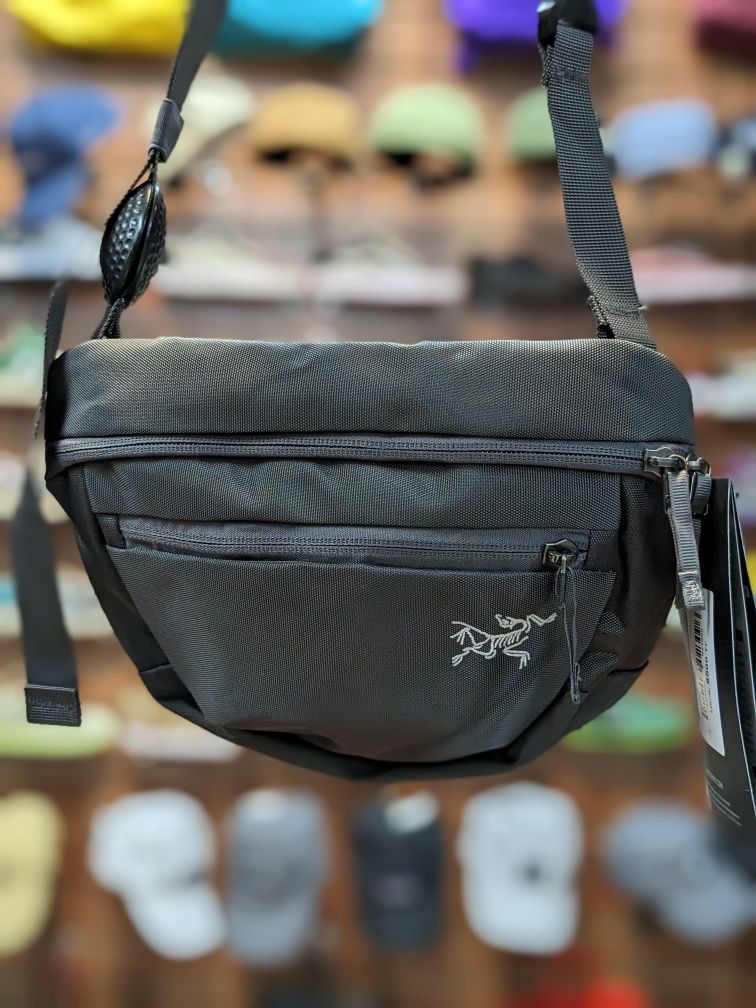 Сумки мессенджер Arc'Teryx,  Carhartt большой выбор сумок Арктерикс