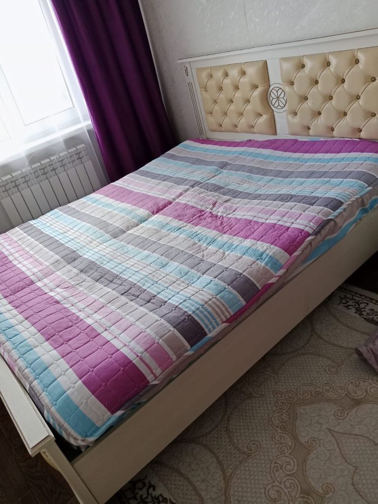 Продаю спальный гарнитур
