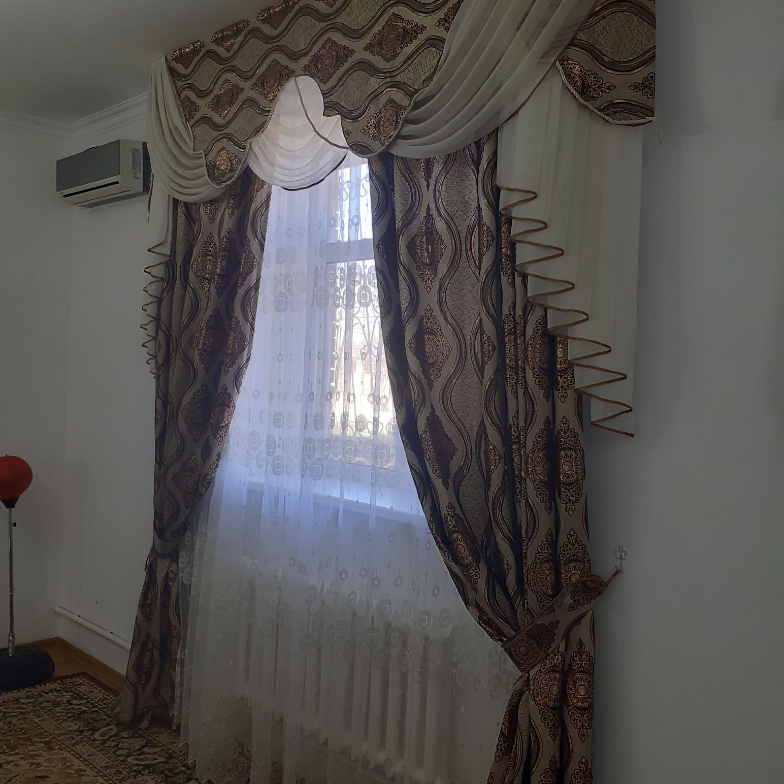 Перде сатылады еки терезеге.
