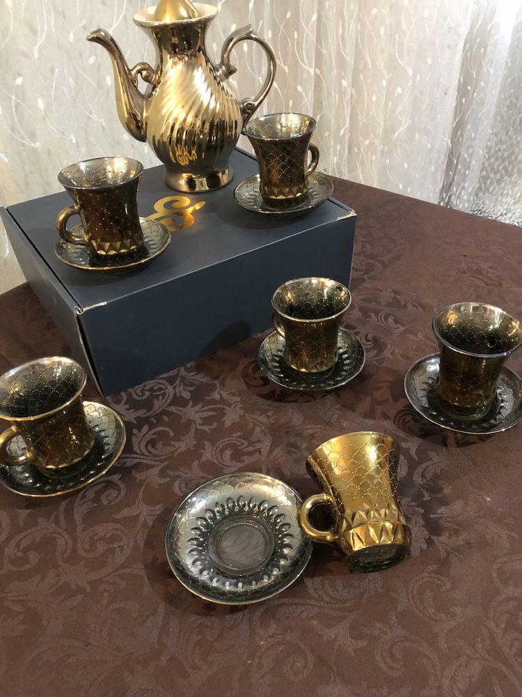 Продам.Красивый чайный сервис.