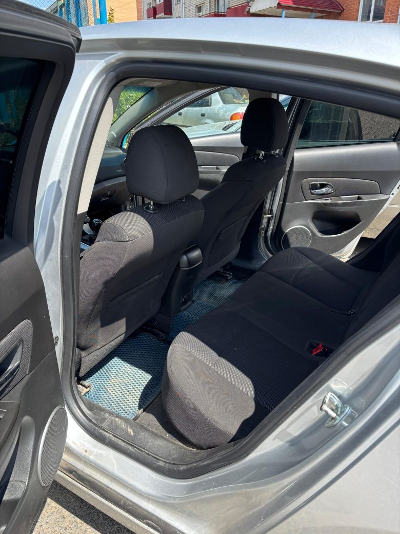 Chevrolet Cruze хетчбэк, 2013 г;