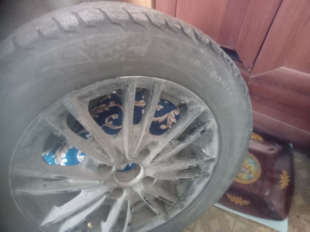 Продам шины  185/65/14