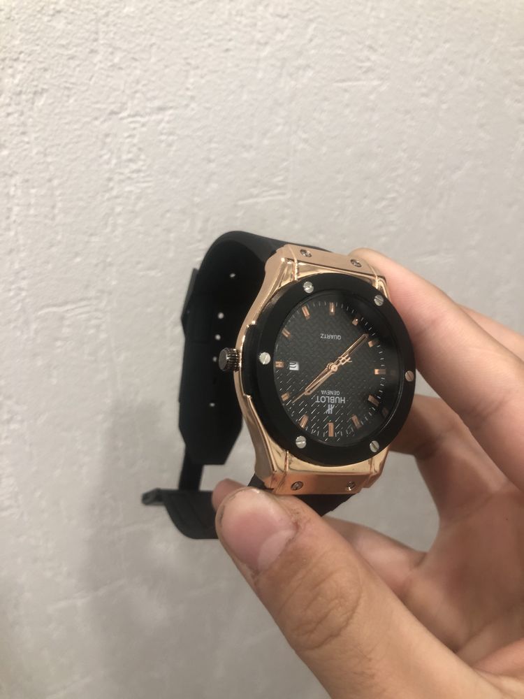 Часы Hublot geneva кварцевые в отличном состоянии
