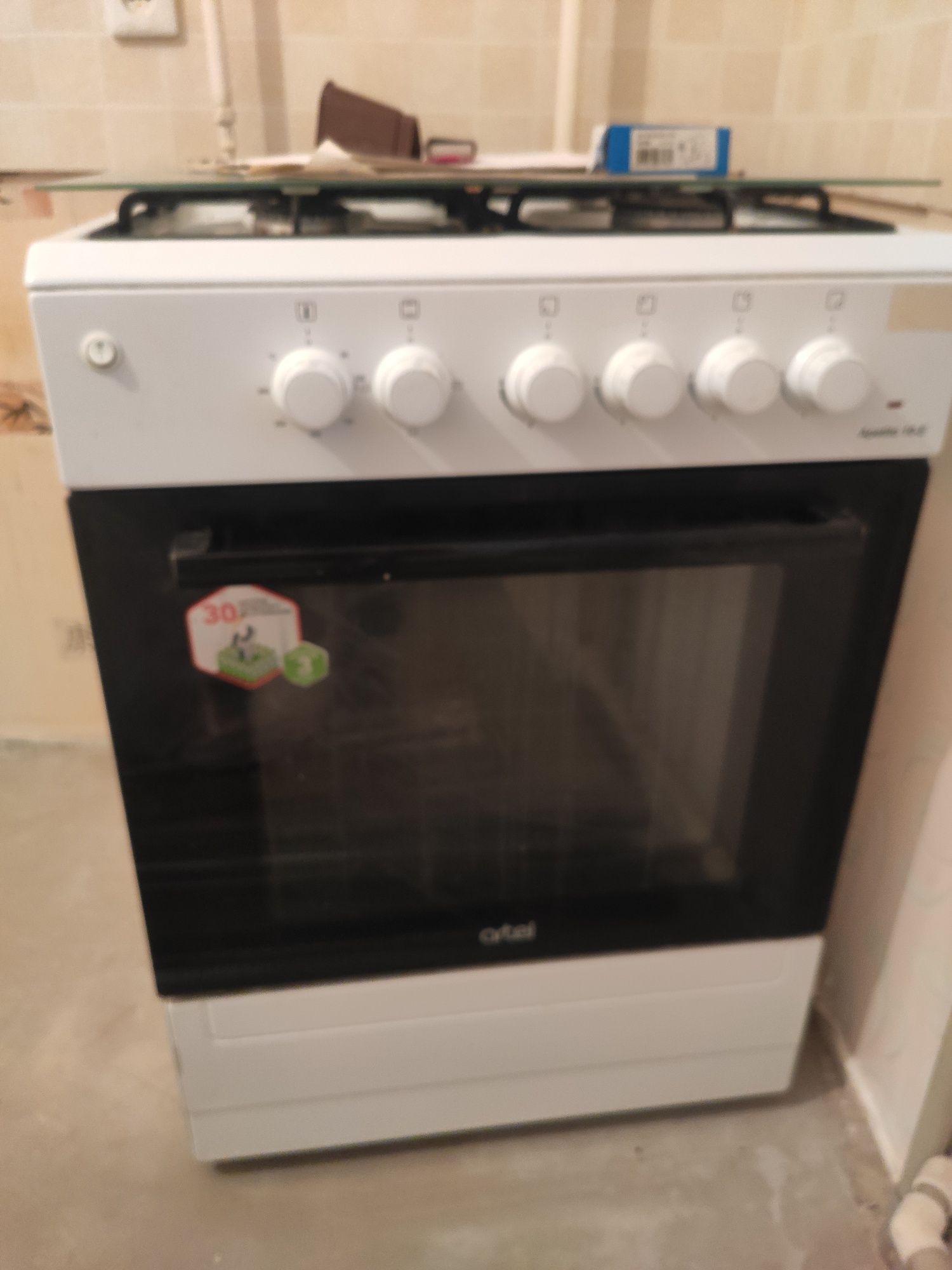Газовую плиту с электроподжигом artel
