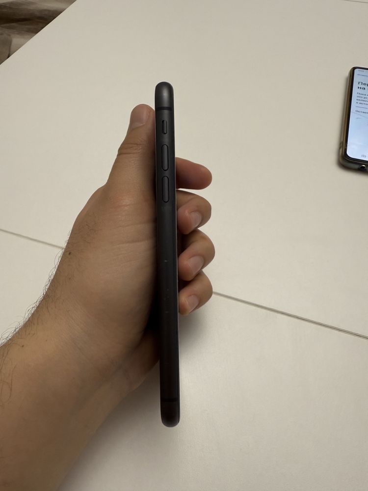 IPhone 11 в отличном состоянии.