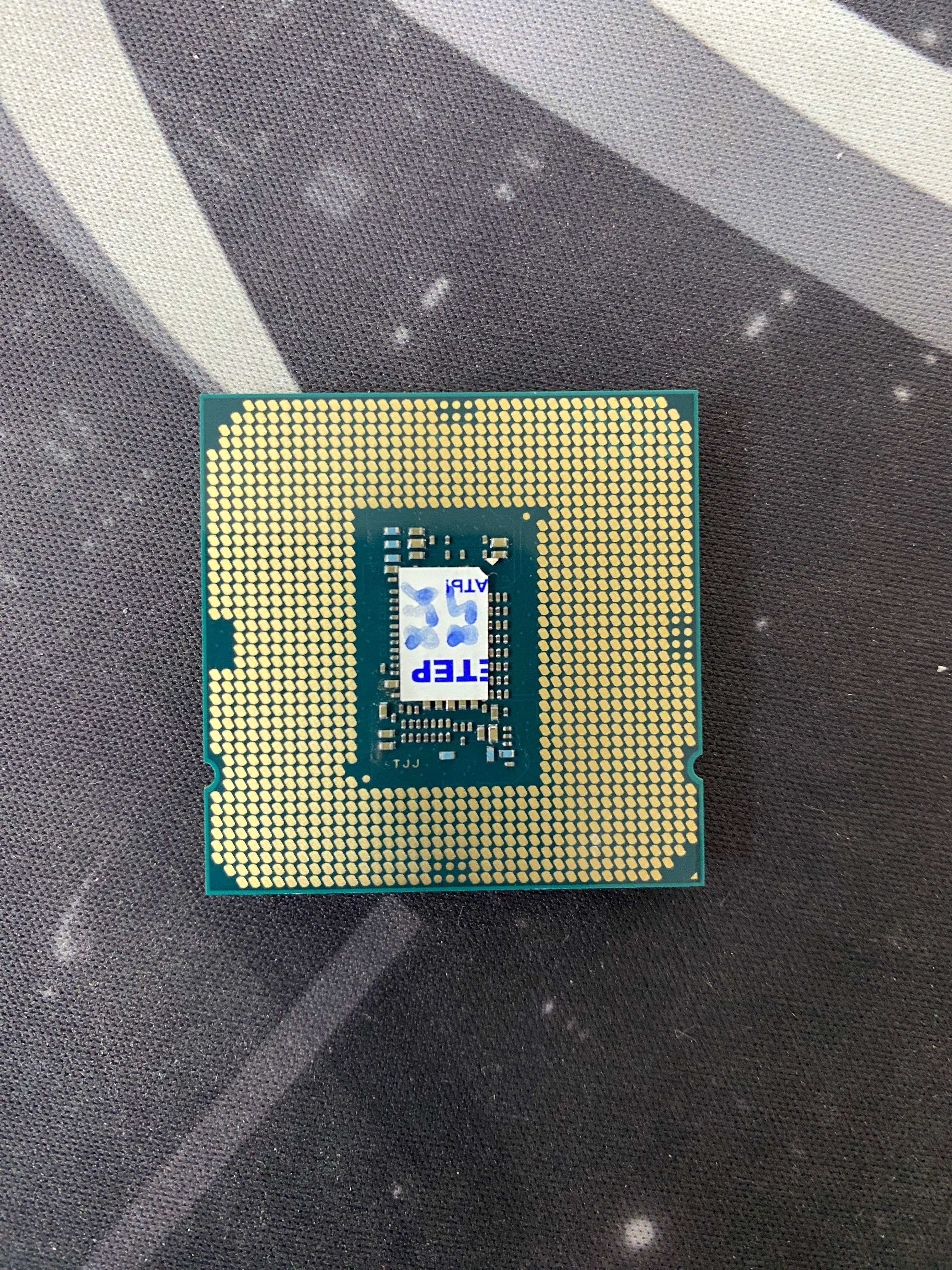 Продам процессор Intel Celeron G5900,  сокет LGA1200 в идеале