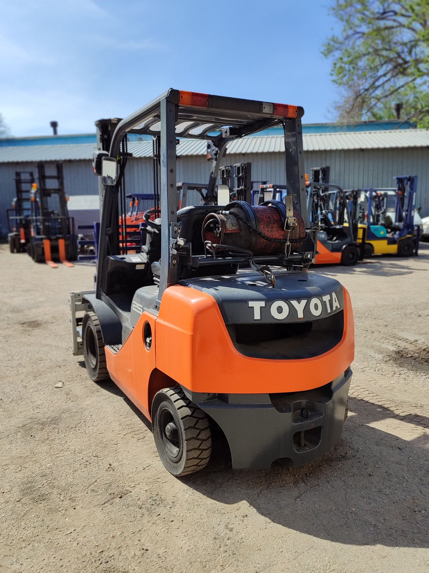 Вилочные Погрузчики 2.5 тонн газ-бензин Toyota 8G25 Cascade