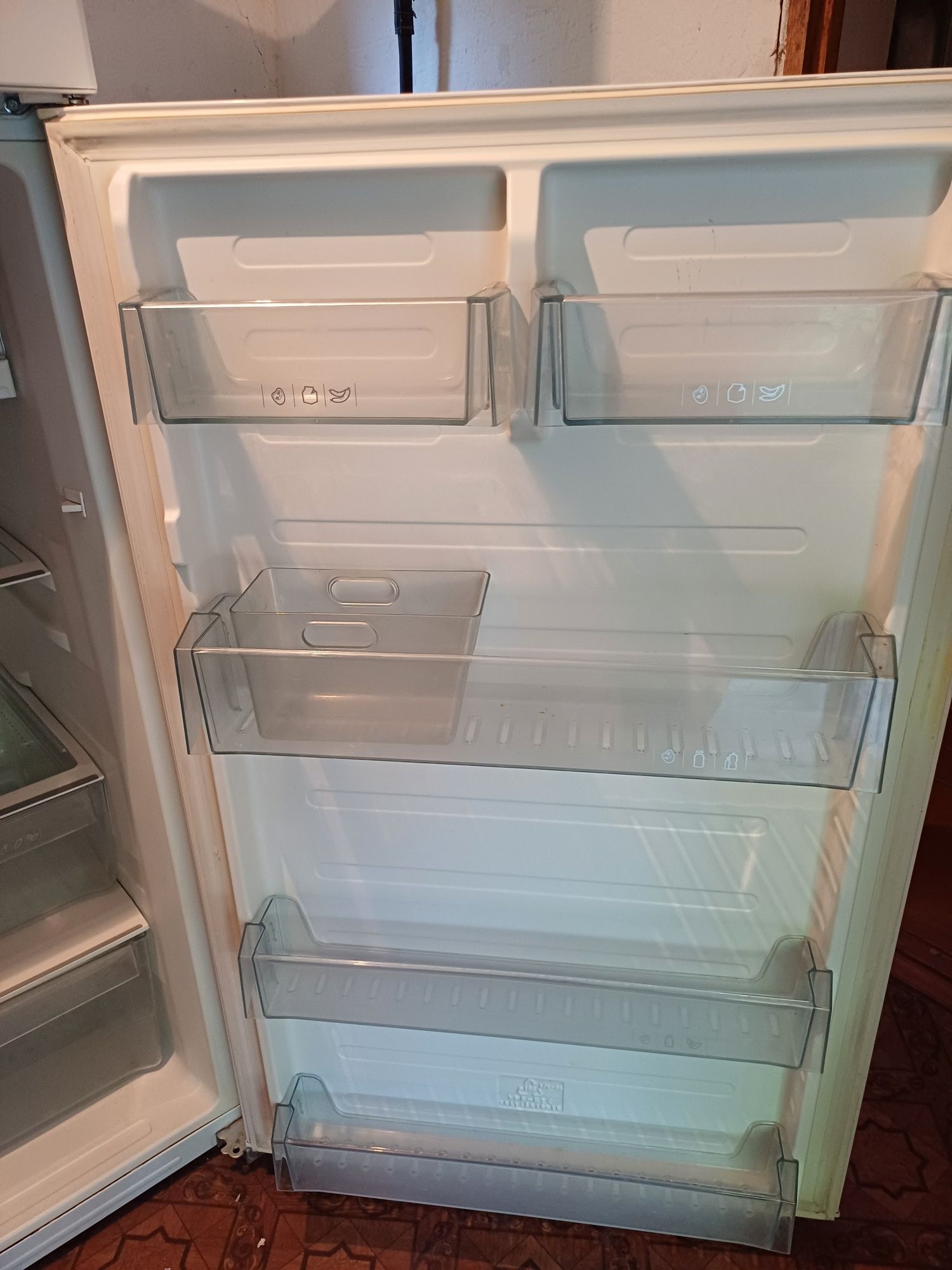 Холодильник Midea AD-585FWE