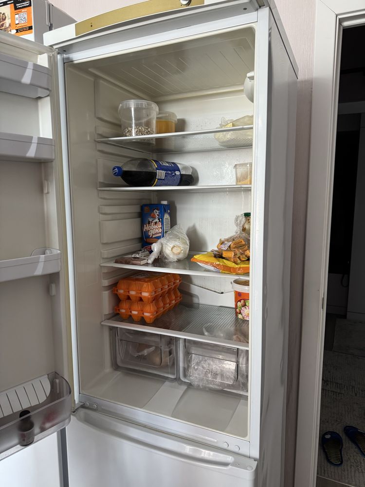 Продается Холодильник INDESIT