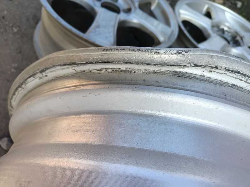 Продам легкосплавные диски на Subaru