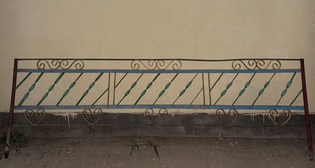 Прочие трубы, ограждение металлические.