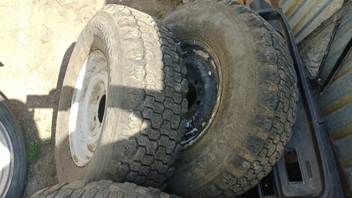 Продам колеса уаз R15
