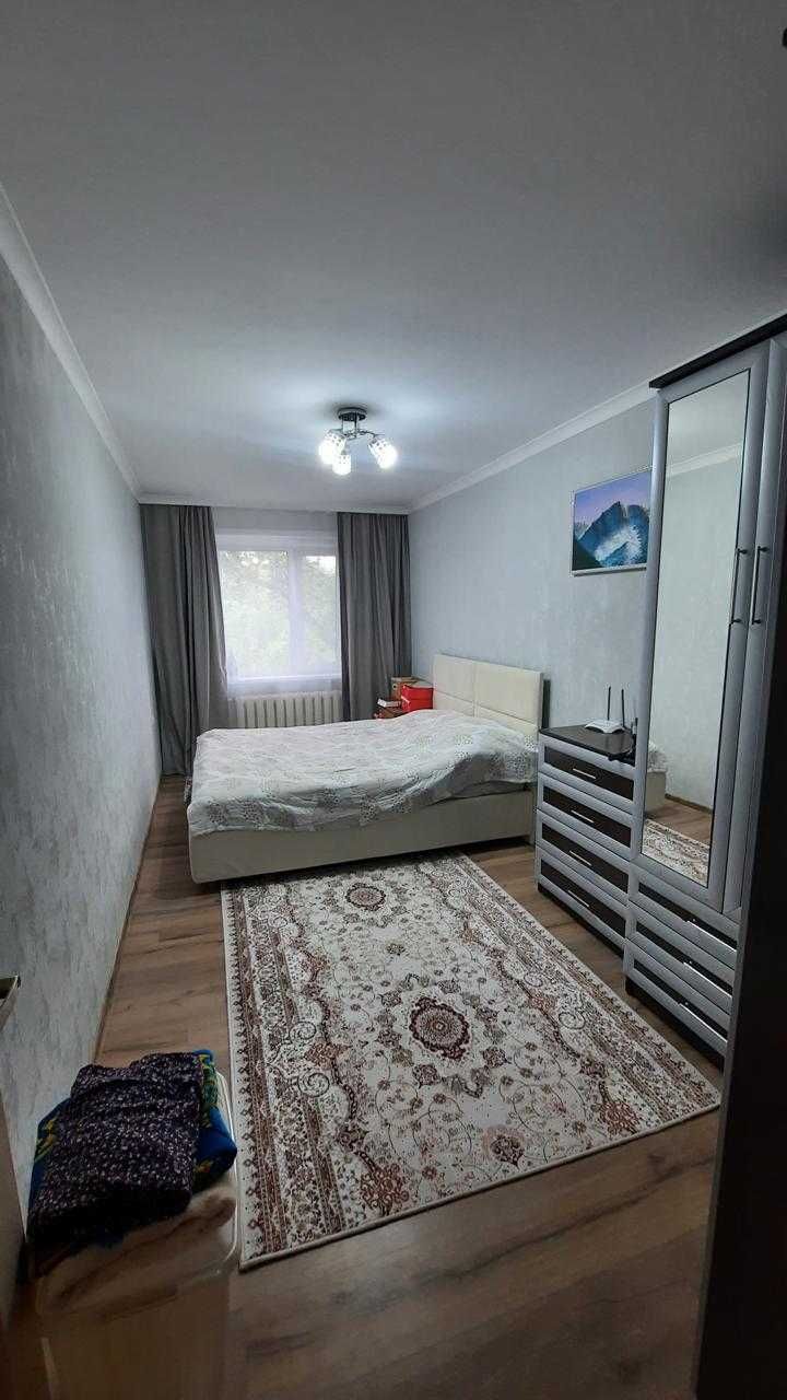 продам 2 комн квартиру в центре города