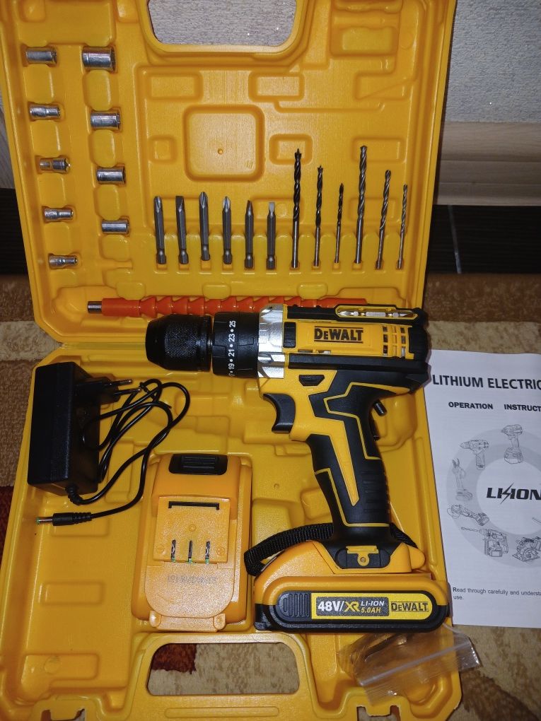 Шуруповерт DEWALT
