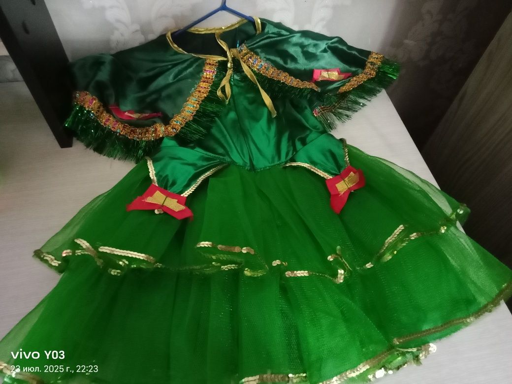 Продам детские нарядные платья.