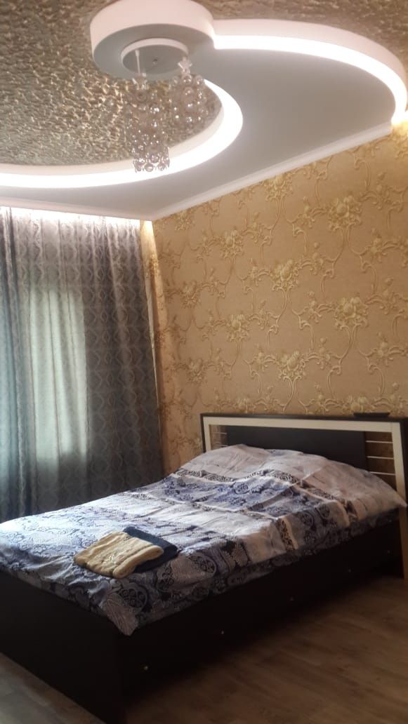 Сдаю 1ком.в 8мкр.На сутки и на ночь.С кондиционером.