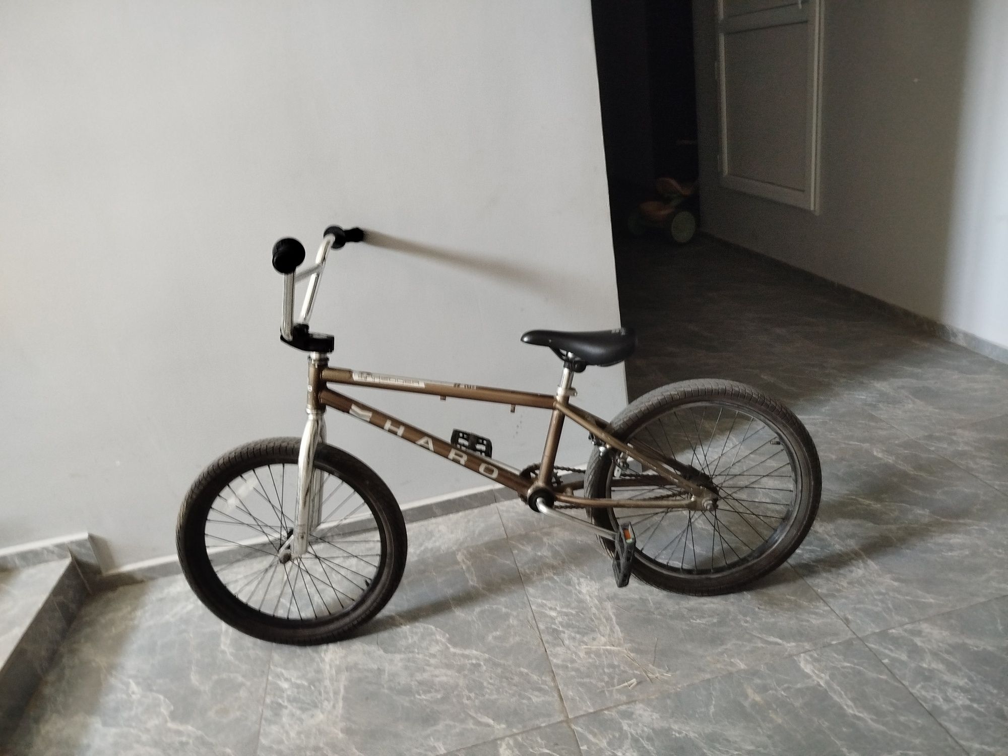 Продам велосипед bmx haro midloader