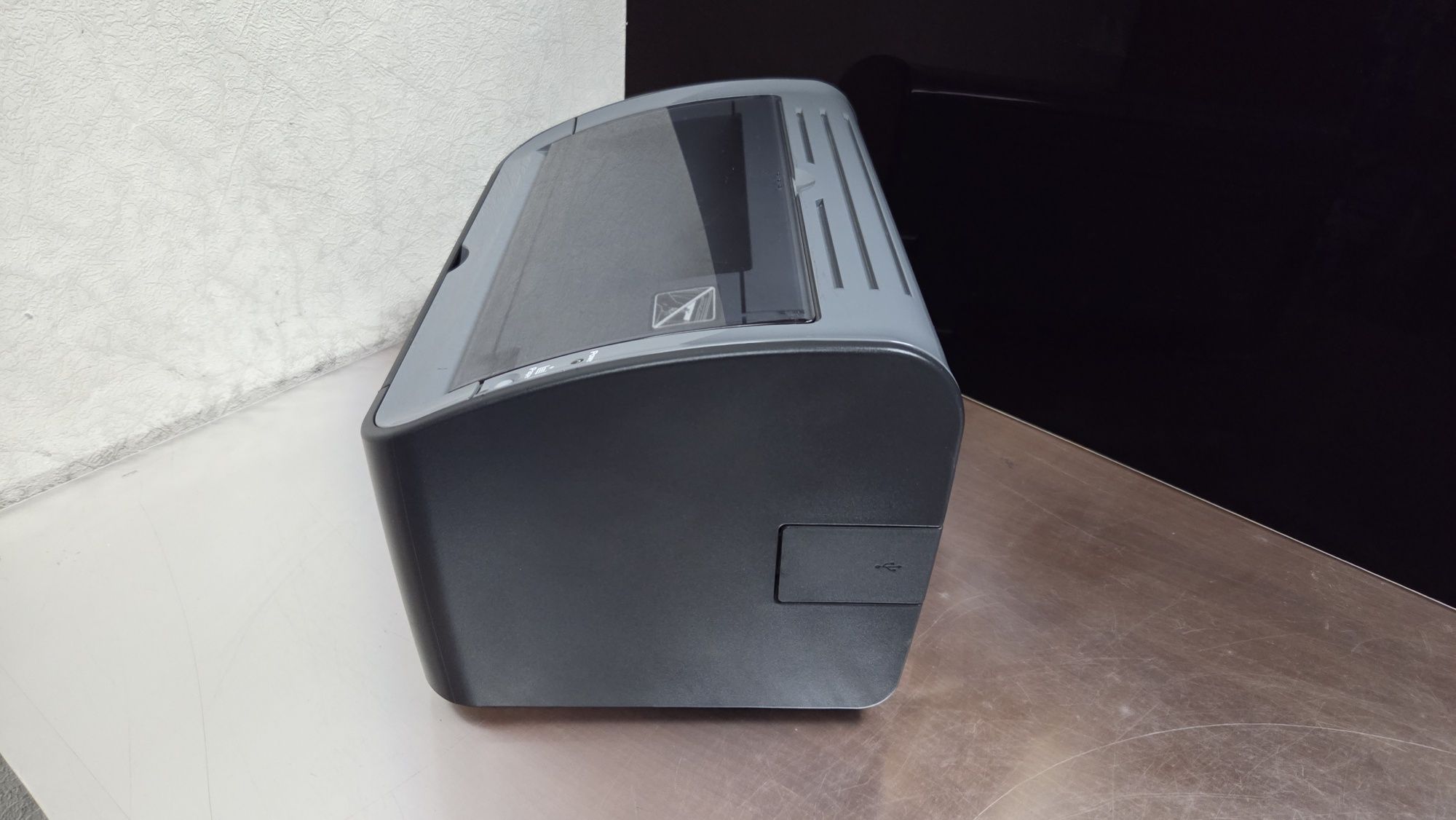 Продаю черно-белый лазерный принтер Canon LBP2900