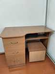 Продаётся компьютерный стол обе за 15тыс новые царапины нет