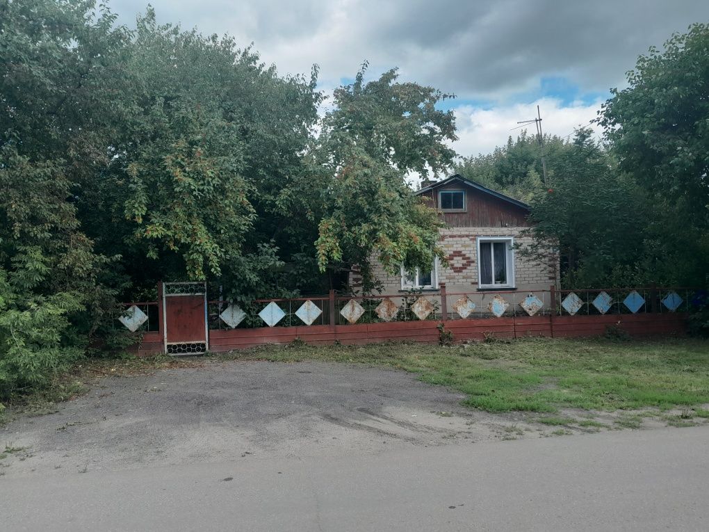 Дом с земельным участком