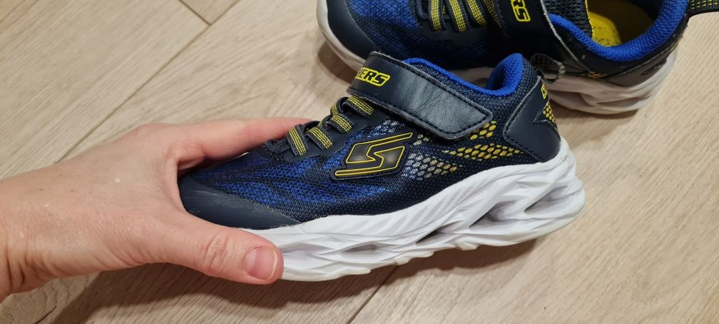 Кроссовки SKECHERS 27