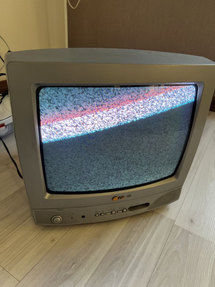 Телевизор LG (маленький)