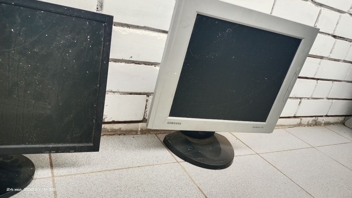 Продам мониторы на запчасти 2000тг