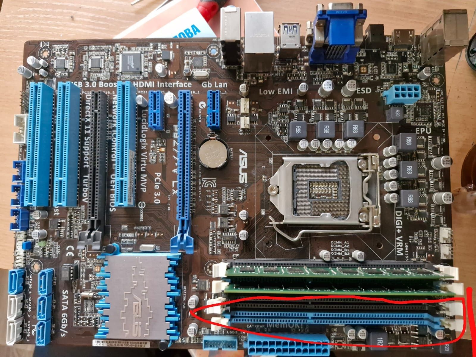 Материнская плата Asus P8Z77-V LX с двумя плашками 8GB ОЗУ DDR3