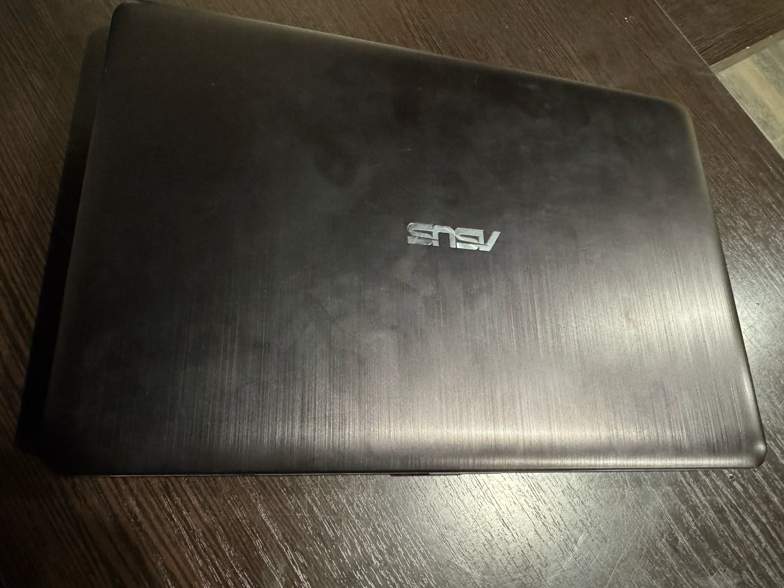 Продам четырех ядерный ноутбук Asus сумка мышка в подарок