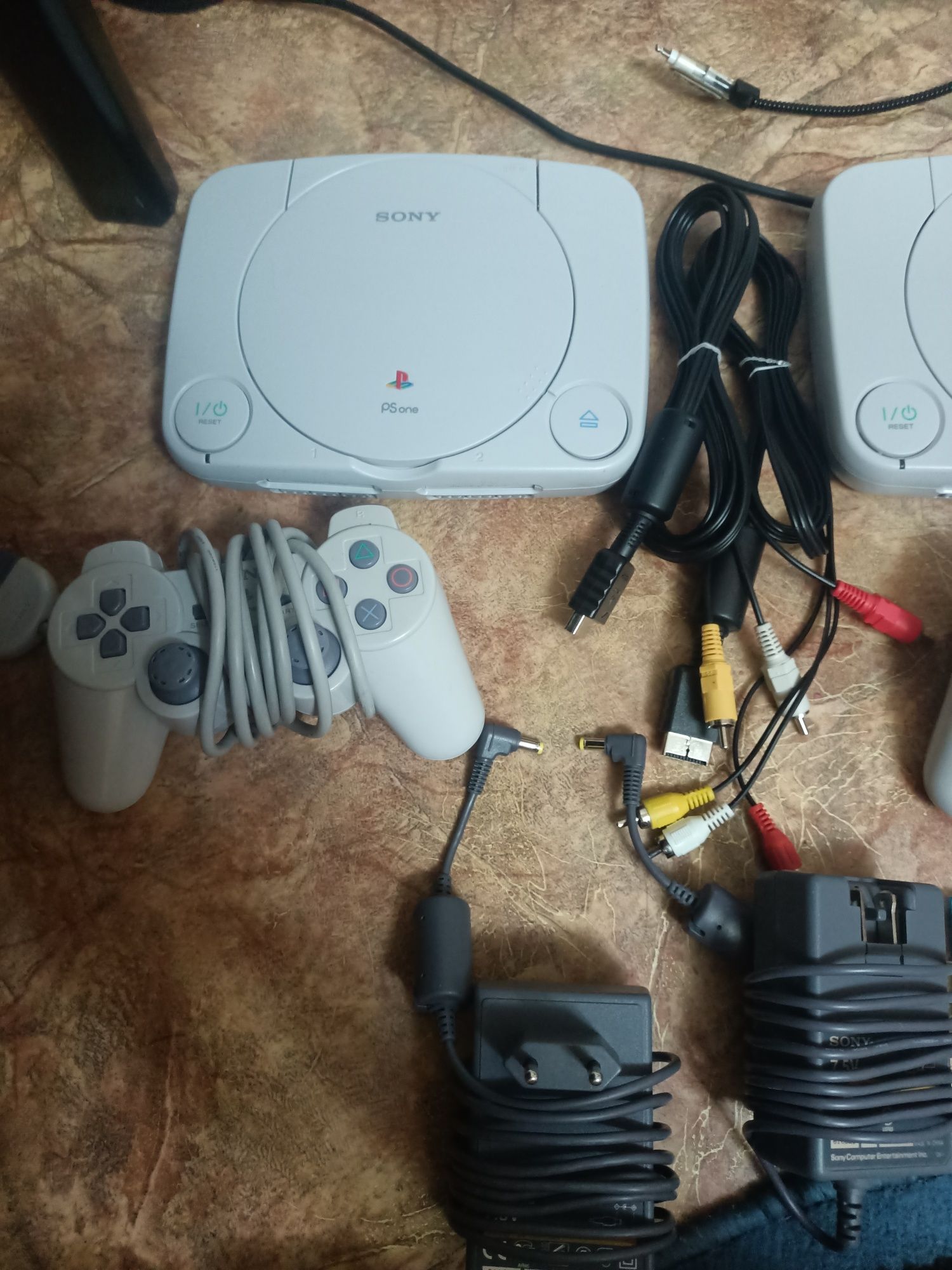 Две Sony playstation 1