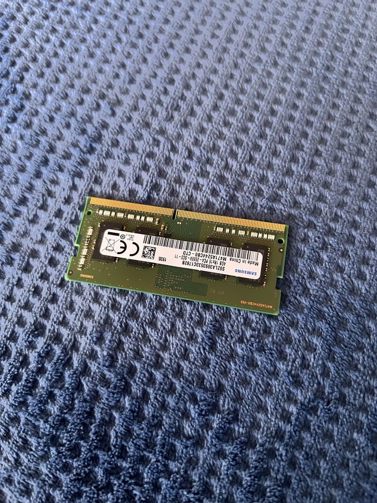 Оперативная память Samsung M471 M471A5244CB0-CWE 4GB