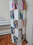полка для книг, вращающаяся, очень интересная и удобная